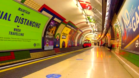 Ein-Blick-Von-Der-Londoner-U-bahn