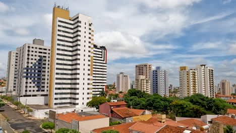 Video-Panorámico-De-La-Verticalización-De-Edificios-En-La-Ciudad-De-Bauru,-En-El-Estado-De-São-Paulo,-Brasil