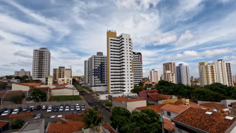 Lapso-De-Tiempo-De-La-Verticalización-De-Edificios-En-La-Ciudad-De-Bauru,-En-El-Estado-De-São-Paulo,-Brasil