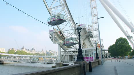 Lockdown-in-London,-lone-people-run-along-deserted-South-Bank,-under-the-closed-Millennium-Wheel,-during-2020's-COVID-19-pandemic