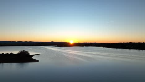 Sonnenuntergang-Im-Sumpf-Des-Molano-Stream-Of-Light-Jagd-Hochzeit-Extremadura-C4K-30fps