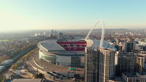 Punto-De-Vista-De-Un-Dron-Sobre-El-Estadio-De-Wembley-En-Londres