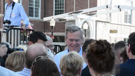 El-Candidato-Presidencial-Del-Partido-Republicano,-Jeb-Bush,-Habla-Con-Sus-Seguidores-En-Un-Evento-De-Campaña-En-Iowa.