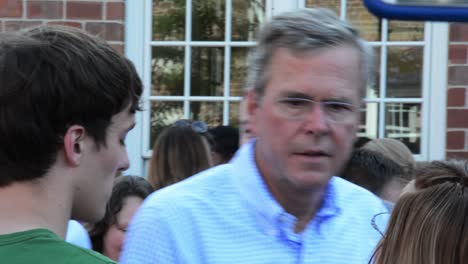 El-Candidato-Presidencial-Del-Partido-Republicano,-Jeb-Bush,-Habla-Con-Sus-Seguidores-En-Un-Evento-De-Campaña-En-Iowa.