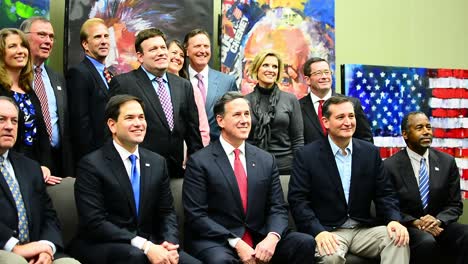 Candidatos-Presidenciales-Mike-Huckabee,-Marco-Rubio,-Rick-Santorum,-Ted-Cruz,-Foto-De-Ben-Carson-Con-Frank-Luntz