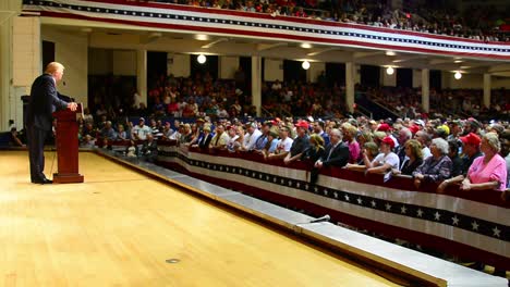 Der-Hoffnungsvolle-US-Präsidentschaftskandidat-Donald-Trump-Hält-Eine-Rede-Vor-Wählern-Und-Politischen-Unterstützern,-Iowa-Caucus