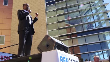 El-Candidato-Presidencial-Republicano-Conservador-Afroamericano,-El-Dr.-Ben-Carson,-Habla-Sobre-La-Intimidación-Política-Progresiva-Durante-El-Discurso-Del-Caucus-De-Iowa