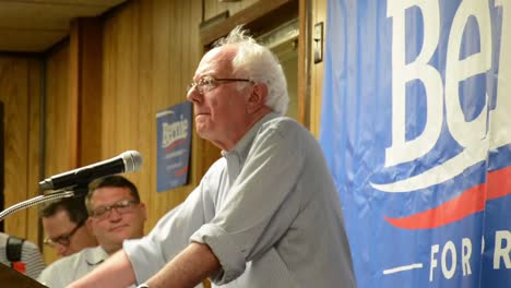 Der-Sozialistische-Progressive-Demokratische-Senatorenkandidat-Bernie-Sanders-Spricht-über-Das-Leiden-Der-Wirtschaft-Und-Die-Wall-Street,-Iowa-Caucus