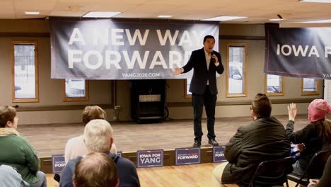 Entreprenuer,-Founder-Of-Venture-For-America,-Democrat-Presidential-Candidate-Andrew-Yang-Stump-Speech,-Iowa-Caucus