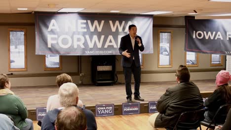 Entreprenuer,-Founder-Of-Venture-For-America,-Democrat-Presidential-Candidate-Andrew-Yang-Stump-Speech,-Iowa-Caucus