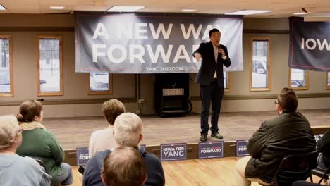 Entreprenuer,-Founder-Of-Venture-For-America,-Democrat-Presidential-Candidate-Andrew-Yang-Stump-Speech,-Iowa-Caucus