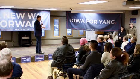 Entreprenuer,-Founder-Of-Venture-For-America,-Democrat-Presidential-Candidate-Andrew-Yang-Stump-Speech,-Iowa-Caucus