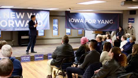 Entreprenuer,-Founder-Of-Venture-For-America,-Democrat-Presidential-Candidate-Andrew-Yang-Stump-Speech,-Iowa-Caucus