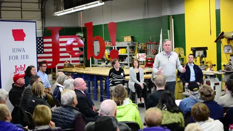 El-Candidato-Presidencial-Republicano-Jeb-Bush-Habla-Sobre-La-Política-Energética,-El-Papel-Del-Gobierno,-Los-Subsidios-Y-Los-Impuestos,-El-Caucus-De-Iowa