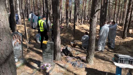 War-Crimes-Investigators-Exhume-Bodies-From-Mass-Graves-In-Izium,-Ukraine-Following-The-Regions-Liberation-From-Russian-Occupation