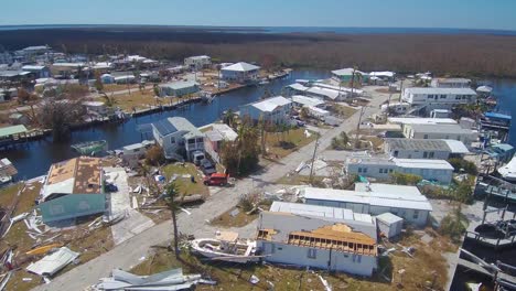 Impactante-Antena-De-La-Destrucción-En-Un-Parque-De-Casas-Rodantes-Del-Huracán-Ian-Cerca-De-Fort-Myers-Florida