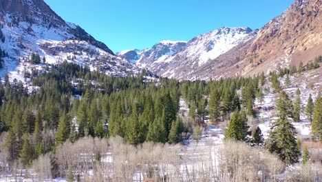 Aerial-Of-A-Snowy-Sierra-Nevada-Mountain-Canyon-Near-Yosemite-National-Park,-California