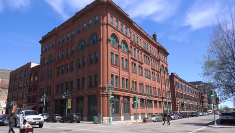 Establishing-Shot-Of-A-Brownstone-Apartment-In-The-Historic-Third-Ward-In-Downtown-Milwaukee,-Wisconsin