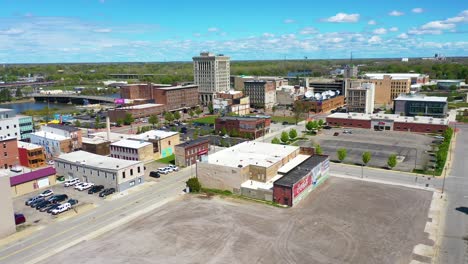 Good-Drone-Aerial-Of-Downtown-Saginaw,-Michigan-With-Old-Buildings-And-Empty-Lots,-Suggesting-Economic-Downturn