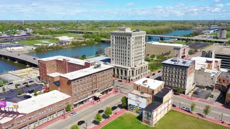 Good-Drone-Aerial-Of-Downtown-Saginaw,-Michigan-With-Old-Buildings-And-Empty-Lots,-Suggesting-Economic-Downturn