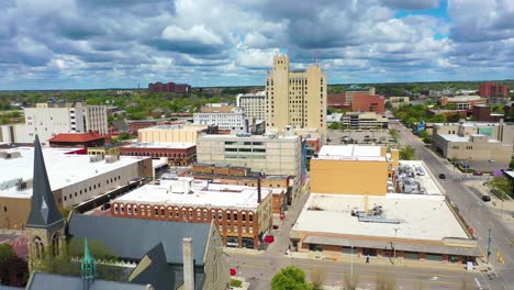 Good-Drone-Aerial-Of-Downtown-Flint,-Michigan-With-Old-Buildings-And-Empty-Lots,-Suggesting-Economic-Downturn