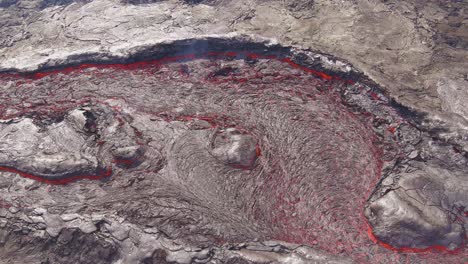 Schöne-Abstrakte-Luftaufnahme-Von-Lavaflüssen,-Die-In-Der-Nähe-Des-Vulkanausbruchs-Des-Vulkans-Fagradalsfjall-In-Island-Fließen