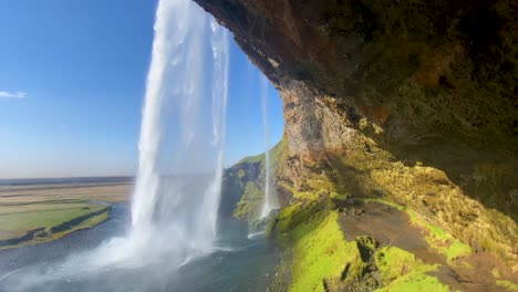 Einspielung-Des-Wunderschönen-Wasserfalls-Seljalandsfoss-In-Südisland