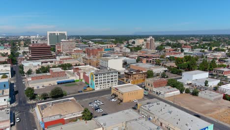 Toma-Aérea-De-Establecimiento-Del-Distrito-Comercial-Del-Centro-De-Stockton,-California