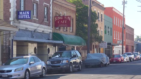 Toma-De-Establecimiento-De-La-Calle-Principal-De-Lodi,-California-En-El-Valle-De-San-Joaquín