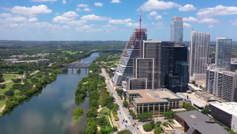 Antena-De-Negocios-Y-Torres-De-Oficinas-En-El-Centro-De-Austin,-Texas