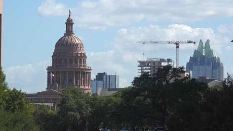 Establishing-Shot-Of-The-Texas-State-Capitol-Building-In-Austin,-Texas