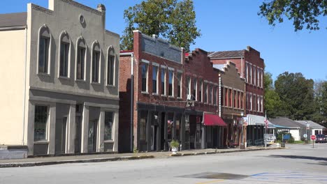 Establishing-Shot-Of-Main-Street-Usa-Small-Town-In-America