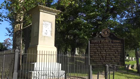 Grave-And-Burial-Site-Of-American-Historical-Pioneer-Daniel-Boone-Near-Frankfort,-Kentucky