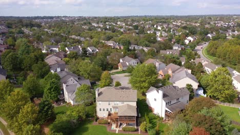 Antena-Sobre-El-Barrio-De-Clase-Media-Suburbano-Estadounidense-Cerca-De-Lexington,-Kentucky