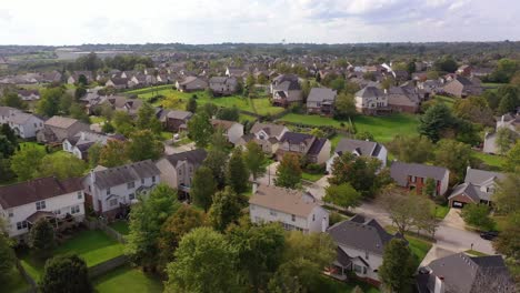 Antena-Sobre-El-Barrio-De-Clase-Media-Suburbano-Estadounidense-Cerca-De-Lexington,-Kentucky