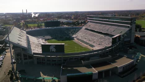 Antena-Sobre-El-Estadio-De-Fútbol-Espartano-En-El-Campus-De-La-Universidad-Estatal-De-Michigan-En-East-Lansing,-Michigan