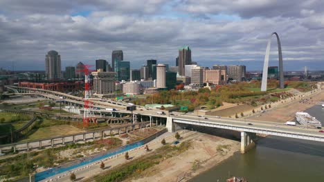 Good-Aerial-Over-Downtown-St-Louis,-The-Gateway-Arch-And-Mississippi-River