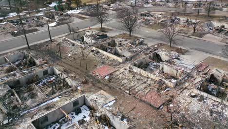 Aerial-Reveals-Destroyed-Burned-Homes-And-Neighborhoods-In-Ruin-Following-The-Marshall-Fire-In-Louisville,-Superior-And-Boulder,-Colorado