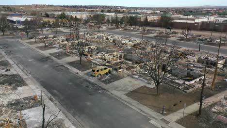 Aerial-Reveals-Destroyed-Burned-Homes-And-Neighborhoods-In-Ruin-Following-The-Marshall-Fire-In-Louisville,-Superior-And-Boulder,-Colorado