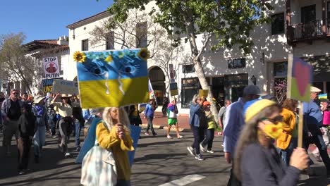 Ukrainian-Peace-Protesters-March-In-The-Streets-Of-Santa-Barbara,-California-To-Protest-Russia'S-War-In-Ukraine