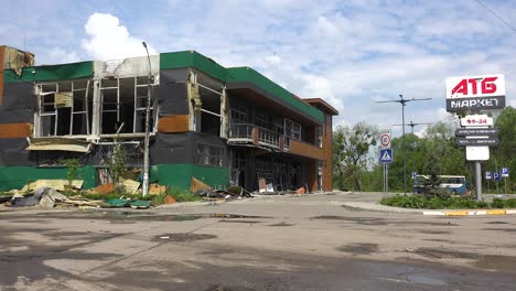 Un-Negocio-De-Mercado-Destruido-En-El-Barrio-De-Kyiv-De-Irpin-Durante-La-Guerra-De-Ucrania