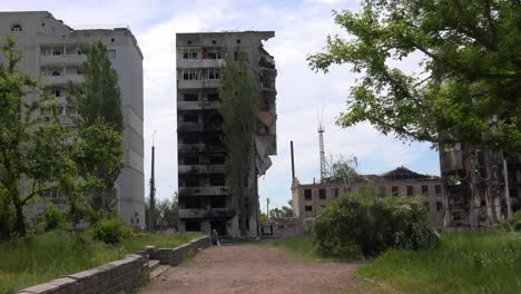 Borodianka,-Borodyanka,-Ucrania-Con-Edificios-De-Apartamentos-Bombardeados-Y-Disparados-Con-Cohetes-Donde-Cientos-Fueron-Asesinados-Por-La-Ocupación-Rusa