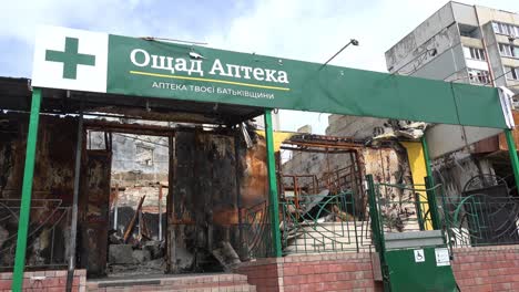 Una-Farmacia-Es-Incendiada-Y-Destruida-En-Borodyanka,-Ucrania-Por-Tropas-Rusas-Que-Negaron-Asistencia-Médica-A-La-Zona-Durante-Semanas