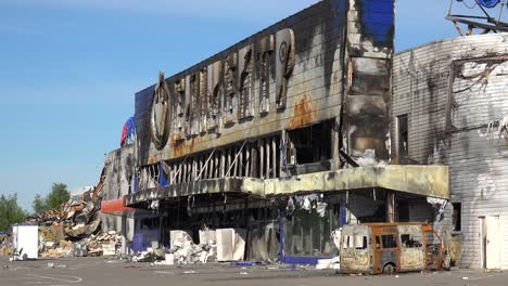 Durch-Russische-Raketenangriffe-Zerstörtes-Einkaufszentrum-In-Kiew,-Ukraine