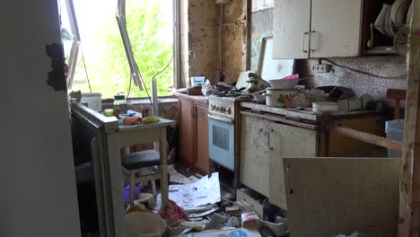 Spooky-Interior-Rooms-Of-A-Bombed-Out-Apartment-Complex-In-Borodyanka,-Ukraine