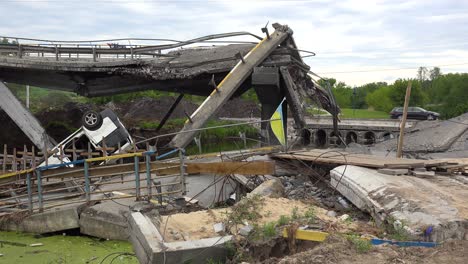 Einspielung-Der-Zerstörten-Brücke-Bei-Irpin,-Der-Der-Sieg-über-Die-Russen-In-Der-Schlacht-Von-Kiew-Zugeschrieben-Wird