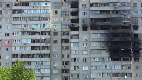 Apartamentos-Destruidos-En-El-Distrito-Saltivka-De-Kharkiv-Como-Resultado-De-Bombardeos-Rusos,-Ataques-Con-Cohetes-Y-Agresión-Contra-Ucrania