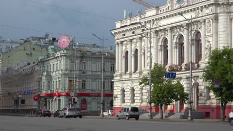 Traffic-Moves-Around-The-Downtown-District-Of-Kharkiv,-Ukraine