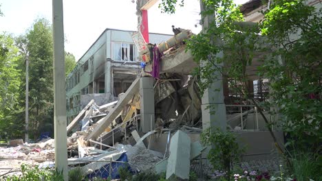 A-Ukrainian-Middle-School-Is-Destroyed-By-Russian-Rockets-In-Kharkiv,-Ukraine