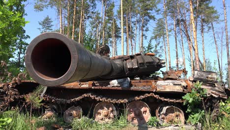 Wrecked-And-Destroyed-Russian-Tanks-Are-Abandoned-Along-A-Roadside-Following-Russia'S-Hasty-Retreat-From-Ukraine-During-The-Summer-Offensive-There